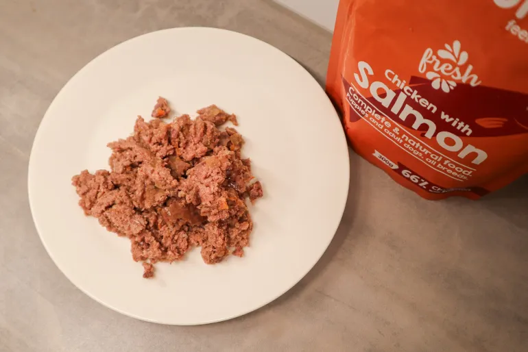 Naturea Dog Kana ja lohi koiran märkäruoka 300 g
