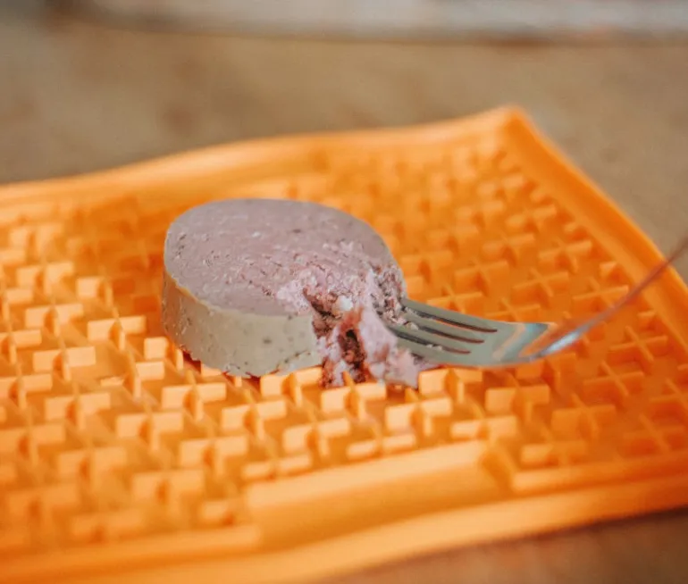 Tribal Sausage Kana koiranmakkara